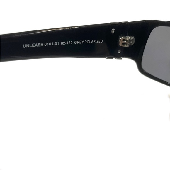 Very rare & unique vintage Ford mustang polarized sunglasses & case - Picture 5 of 10